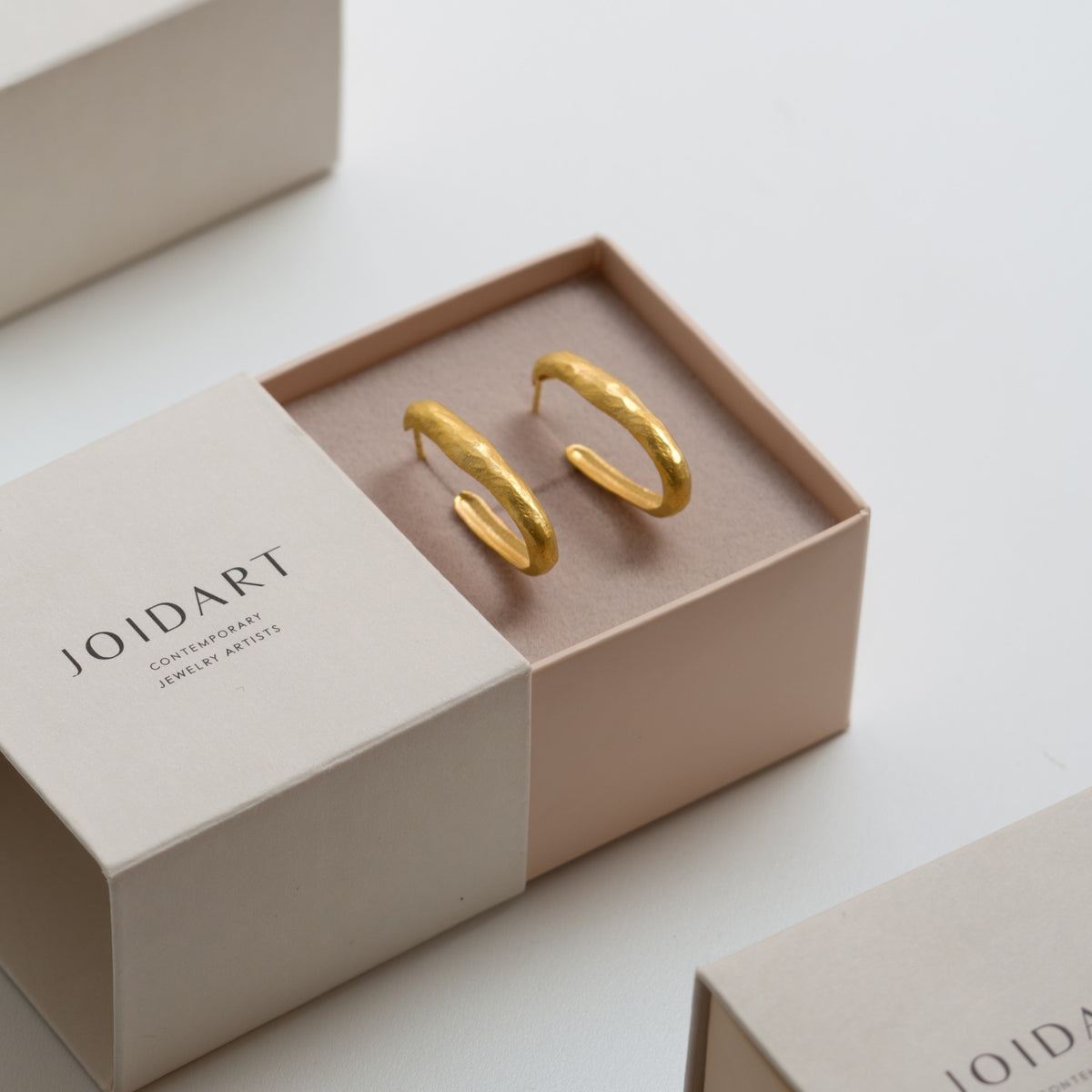 SAUMA EARRINGS HOOP LARGE GOLD