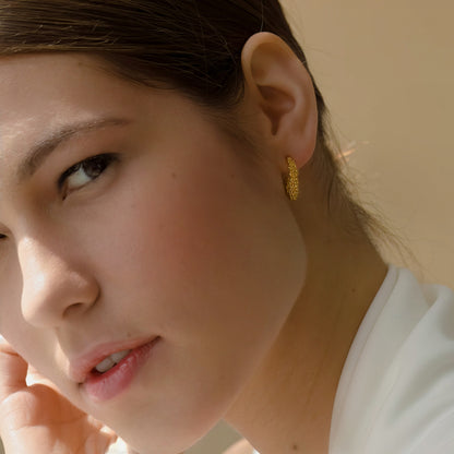 STARDUST EARRINGS HOOP MEDIUM GOLD