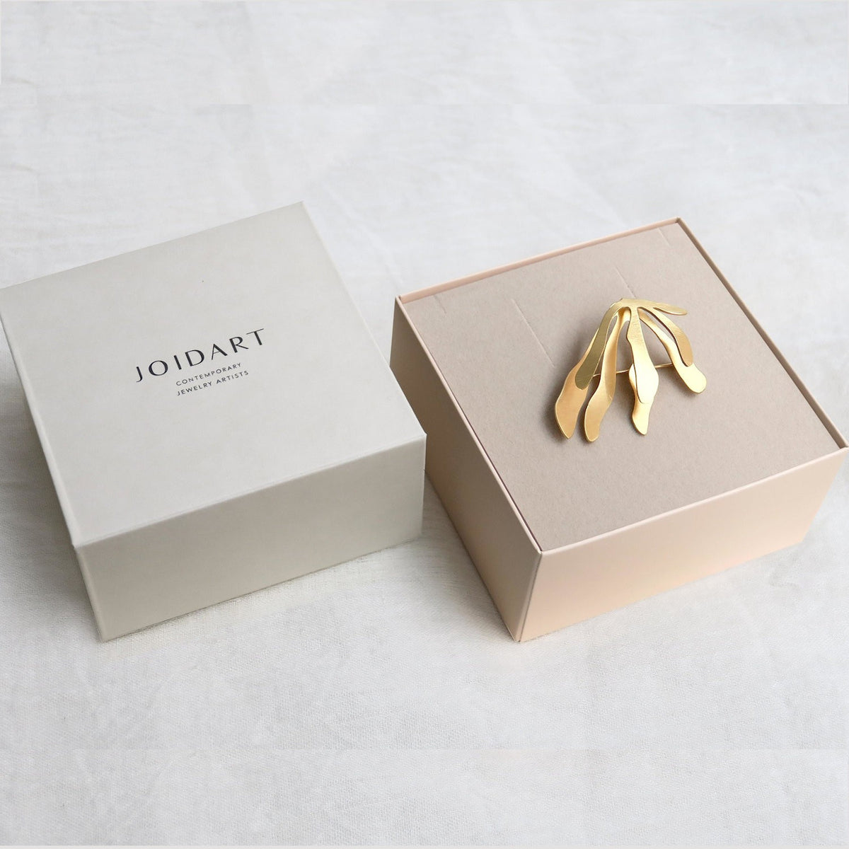 EXOTICA BROOCH