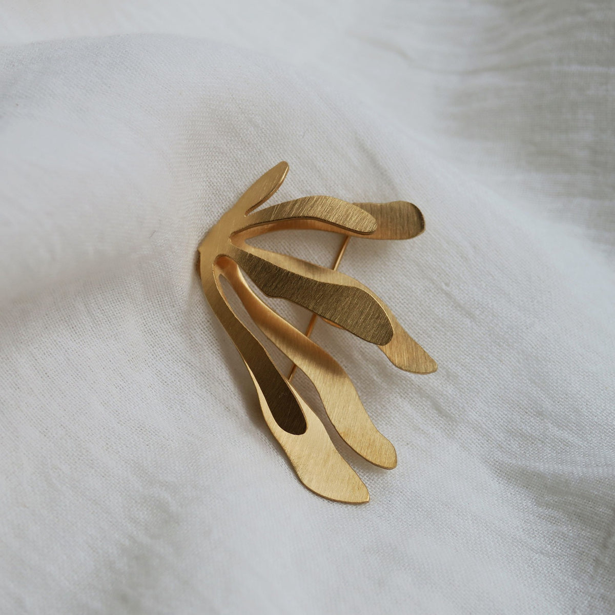 EXOTICA BROOCH