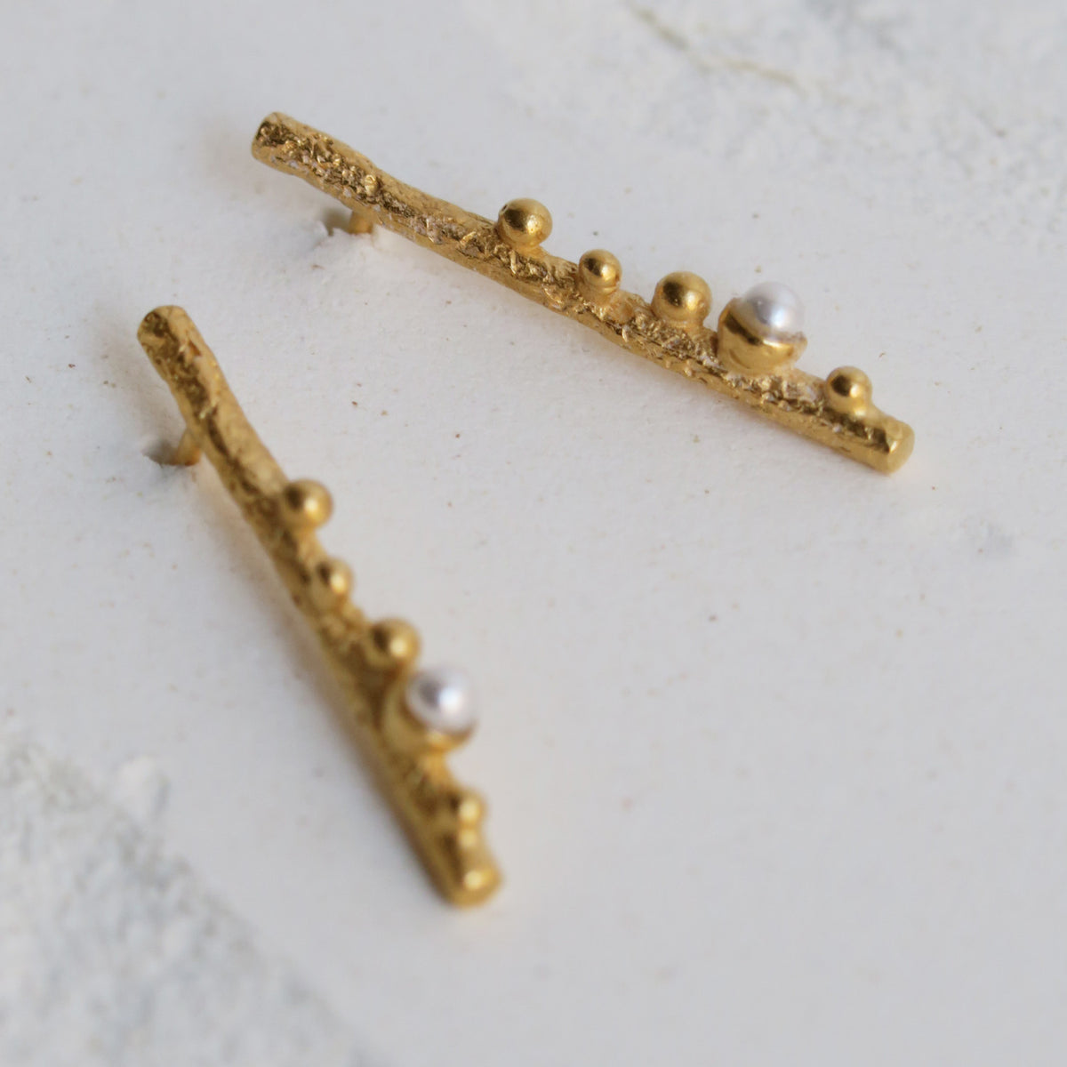 GUSPIRA EARRINGS GOLD