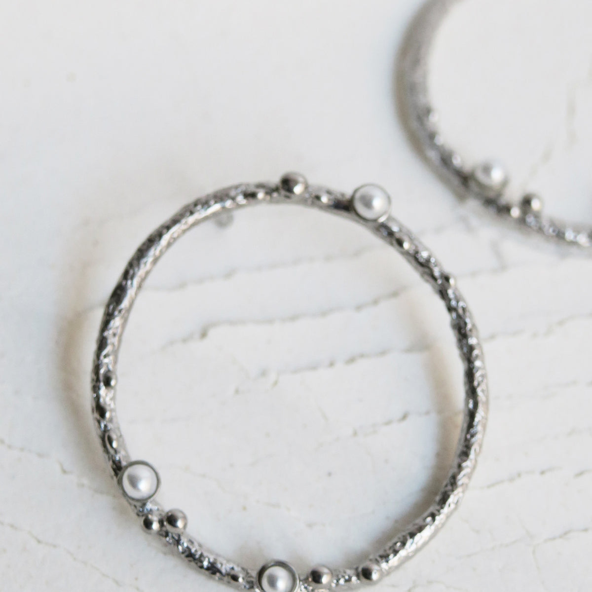 GUSPIRA EARRINGS CIRCULAR SILVER