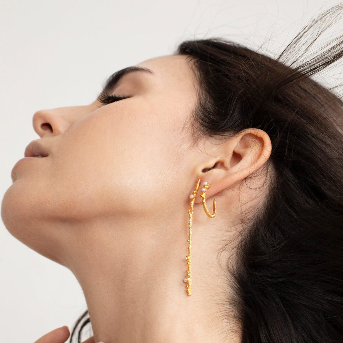 GUSPIRA EARRINGS LONG GOLD
