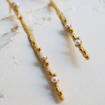 GUSPIRA EARRINGS LONG GOLD