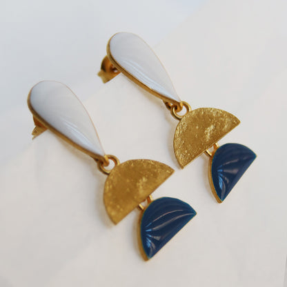 SOMNI EARRINGS WHITE DROP AND BLUE SEMI-CIRCLE