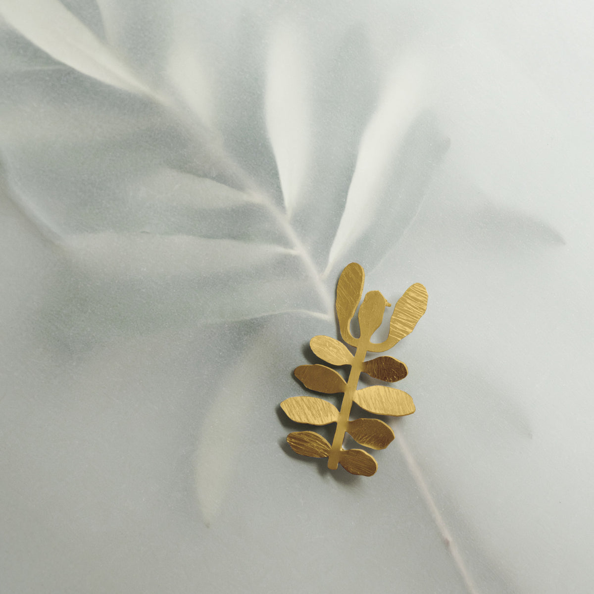 SILVELA BROOCH GOLD