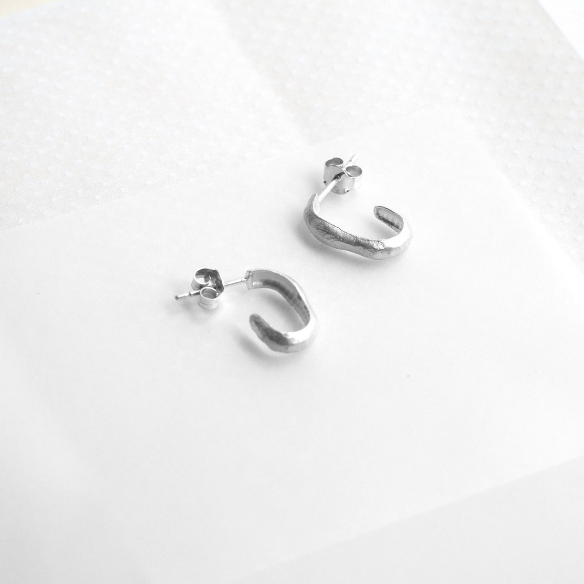 SAUMA EARRINGS HOOP SMALL SILVER