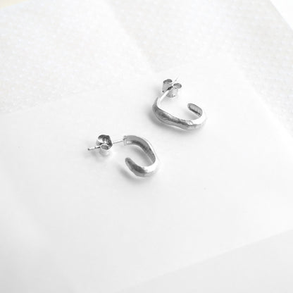 SAUMA EARRINGS HOOP SMALL SILVER