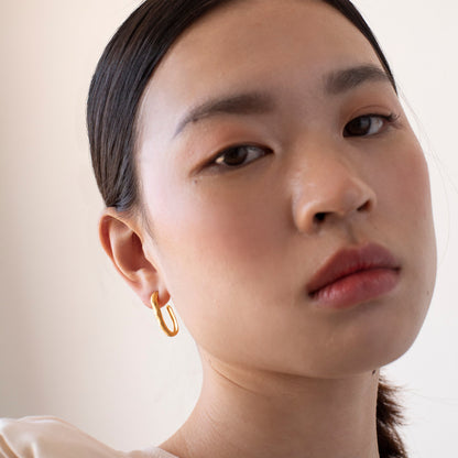 SAUMA EARRINGS HOOP MEDIUM GOLD