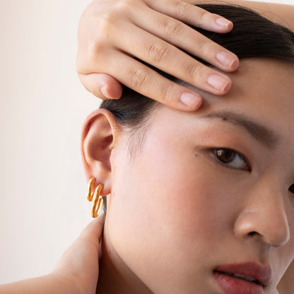 SAUMA EARRINGS HOOP MEDIUM GOLD