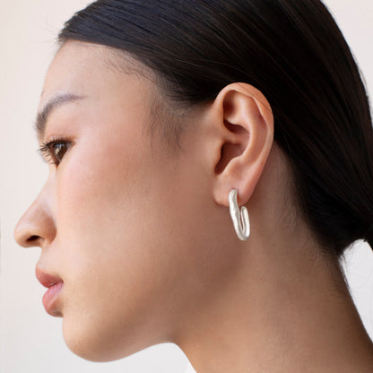 SAUMA EARRINGS HOOP MEDIUM SILVER