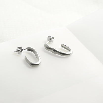 SAUMA EARRINGS HOOP MEDIUM SILVER